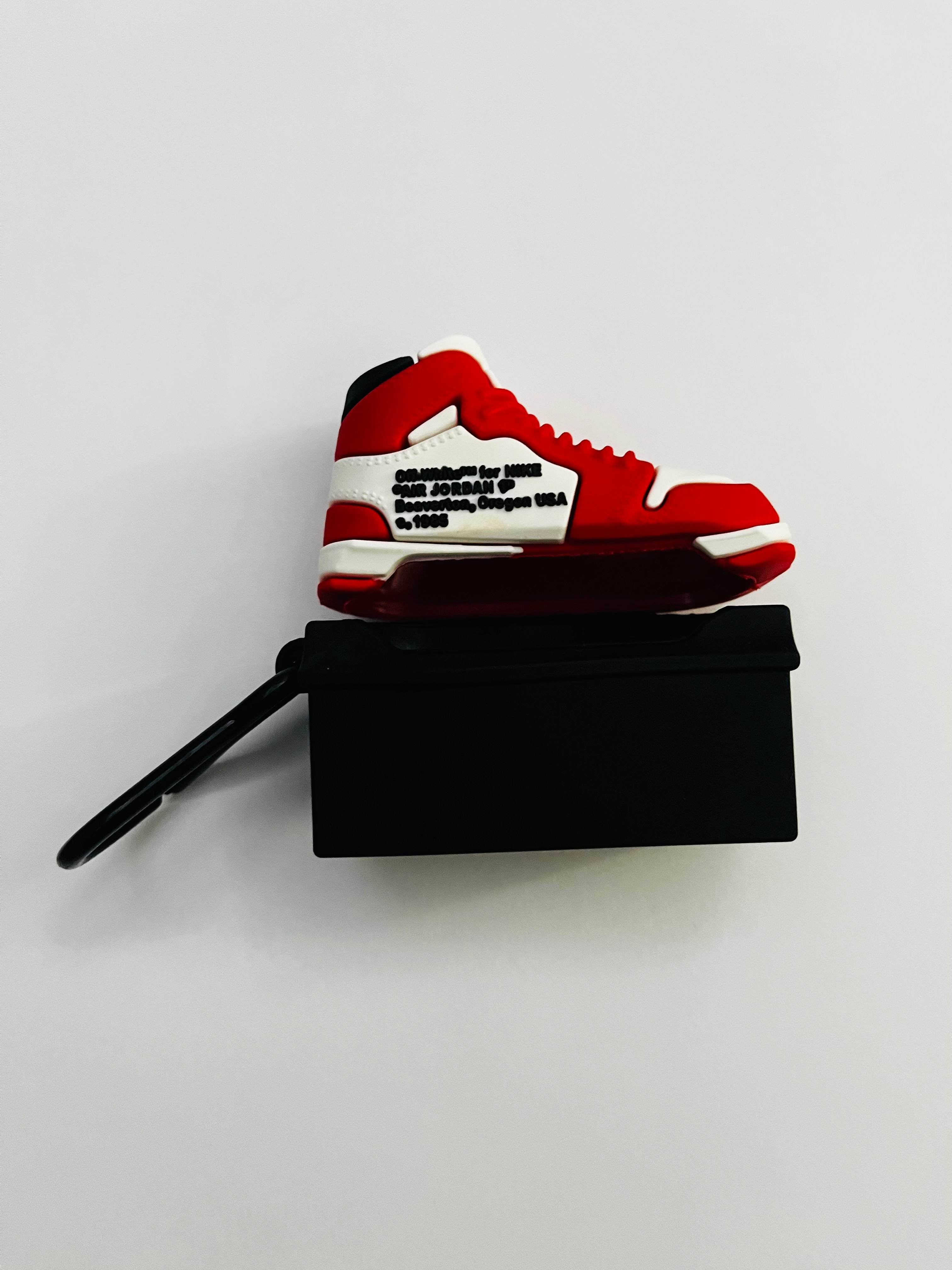 SneakerBox Pro “Chicago Classic” – Etui AirPods Pro 1/2